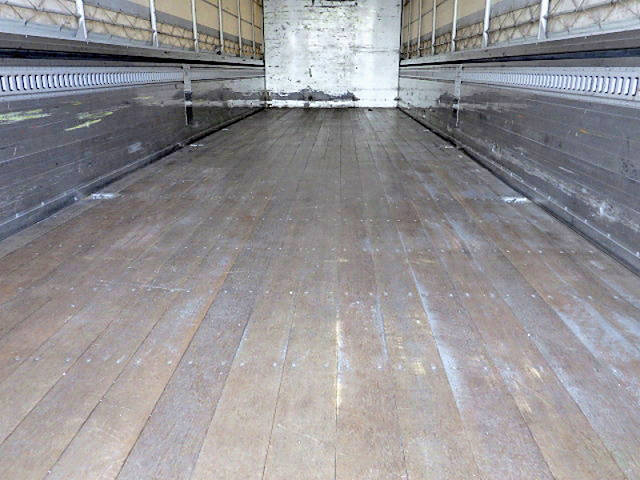 日野レンジャー幌ウイング中型（4t）[写真10]