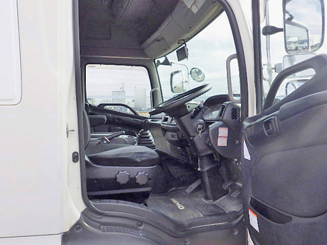 日野レンジャー幌ウイング中型（4t）[写真11]