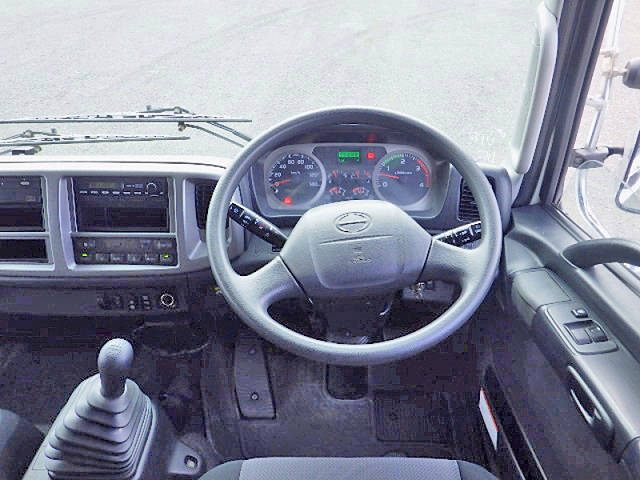 日野レンジャー幌ウイング中型（4t）[写真13]