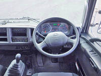 日野レンジャー幌ウイング中型（4t）[写真13]