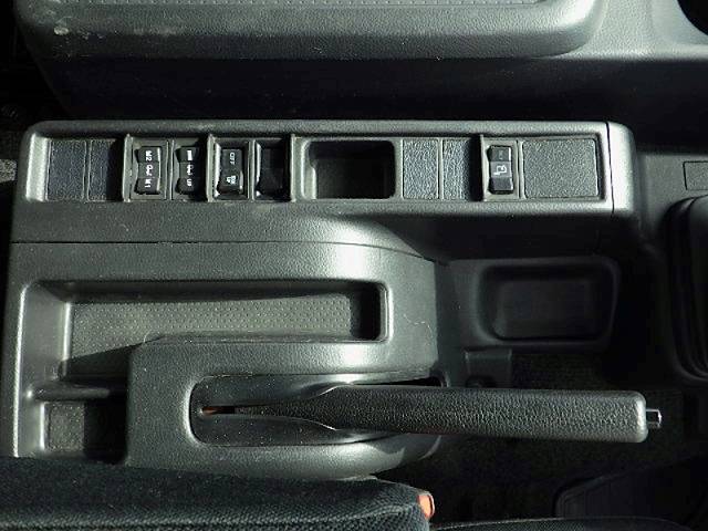 日野レンジャー幌ウイング中型（4t）[写真17]