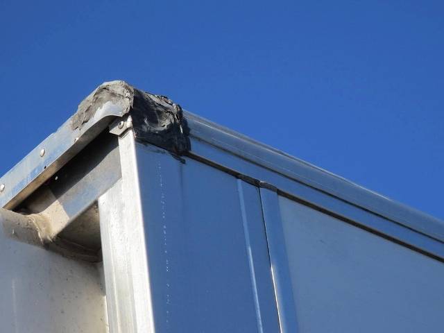 三菱ふそうスーパーグレート冷蔵冷凍ウイング大型（10t）[写真24]