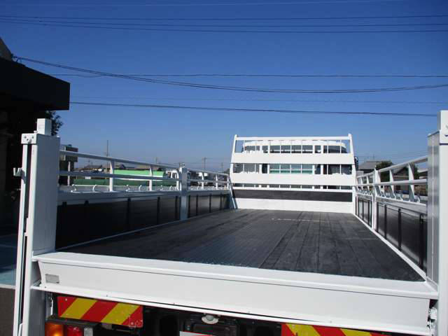 三菱ふそうファイター平ボディ増トン（6t・8t）[写真10]