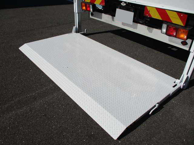 三菱ふそうファイター平ボディ増トン（6t・8t）[写真09]