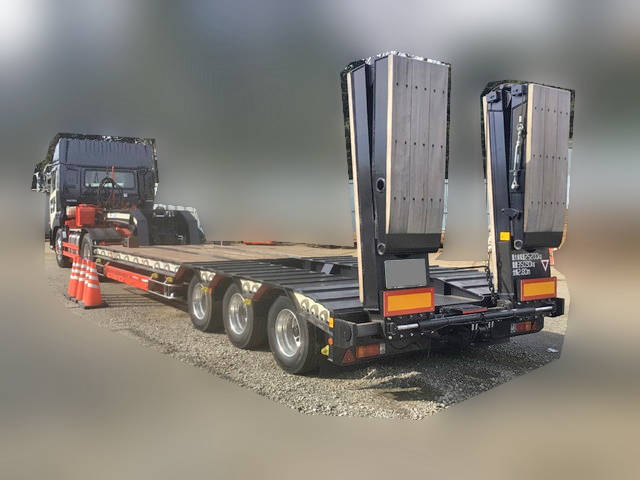 UDトラックスクオントレーラーヘッド（トラクターヘッド）大型（10t）[写真02]