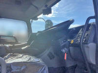 UDトラックスクオントレーラーヘッド（トラクターヘッド）大型（10t）[写真30]