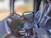 UDトラックスクオントレーラーヘッド（トラクターヘッド）大型（10t）[写真34]