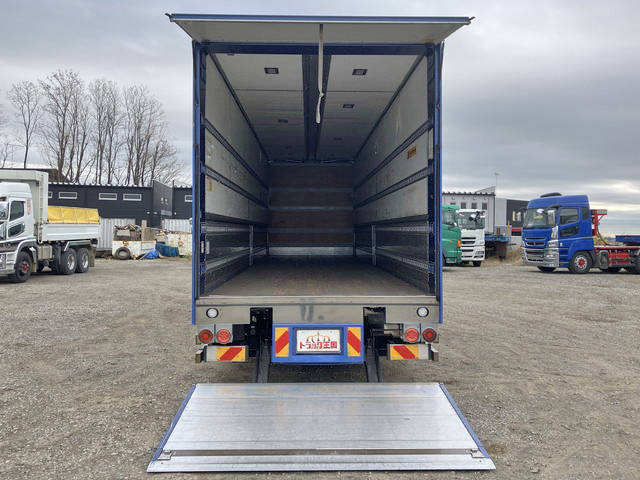 いすゞギガパネルウイング大型（10t）[写真12]