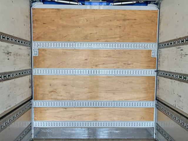 いすゞギガパネルウイング大型（10t）[写真16]