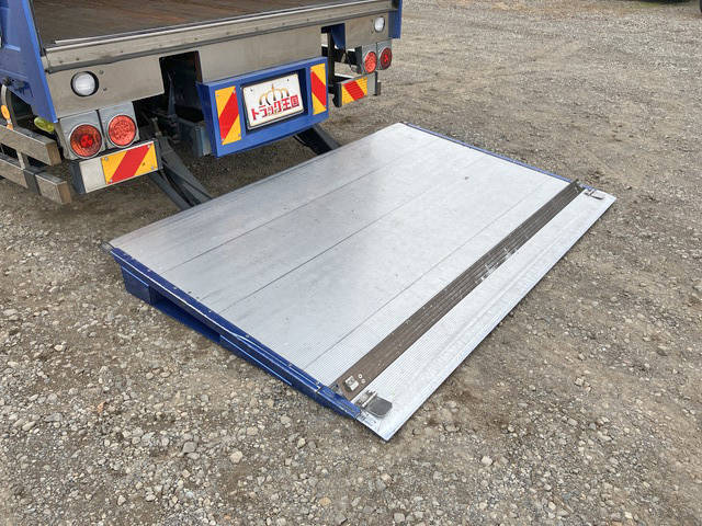 いすゞギガパネルウイング大型（10t）[写真18]