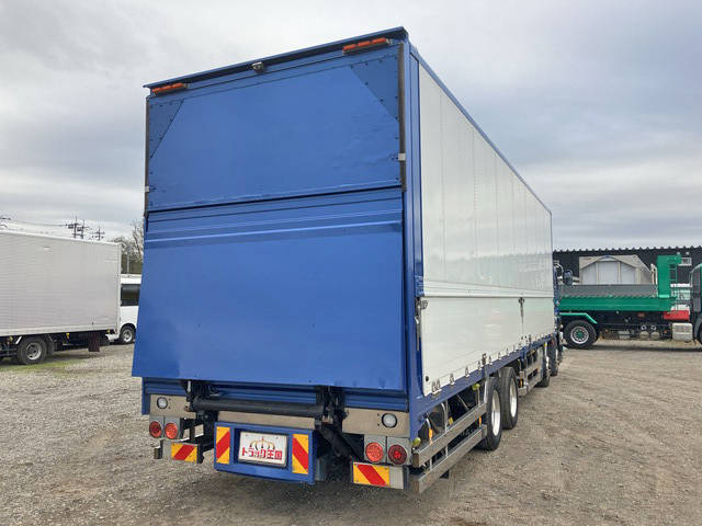 いすゞギガパネルウイング大型（10t）[写真02]