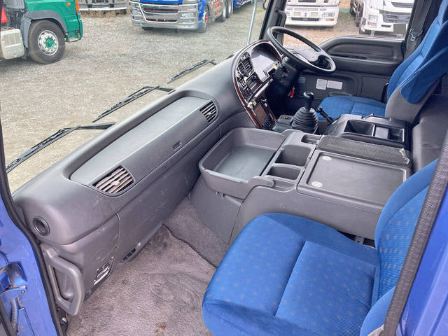 いすゞギガパネルウイング大型（10t）[写真32]