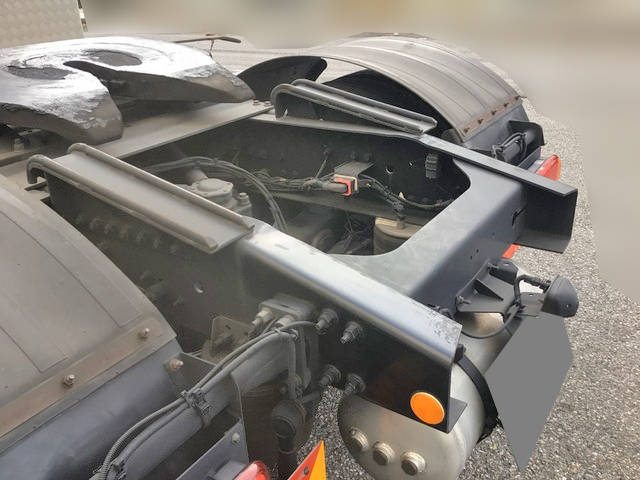 UDトラックスクオントレーラーヘッド（トラクターヘッド）大型（10t）[写真11]