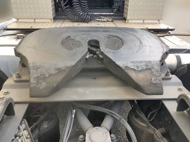 UDトラックスクオントレーラーヘッド（トラクターヘッド）大型（10t）[写真12]