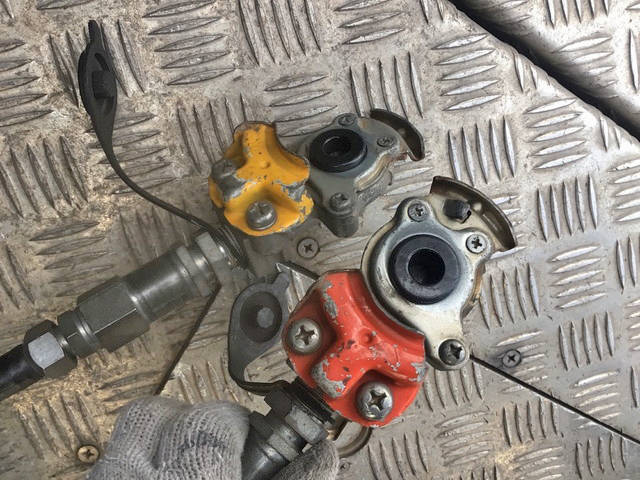 UDトラックスクオントレーラーヘッド（トラクターヘッド）大型（10t）[写真15]