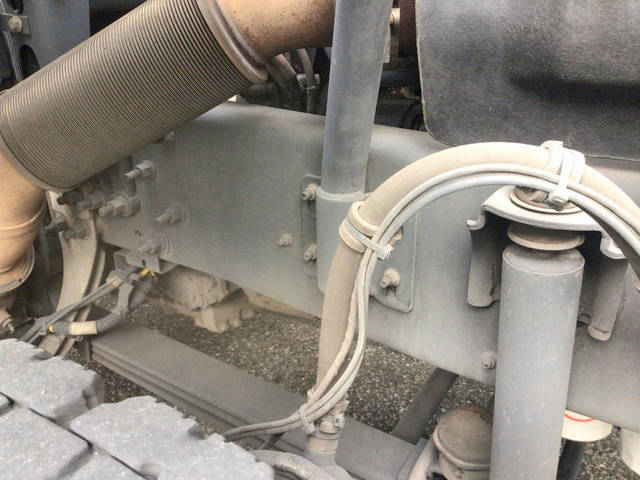 UDトラックスクオントレーラーヘッド（トラクターヘッド）大型（10t）[写真16]