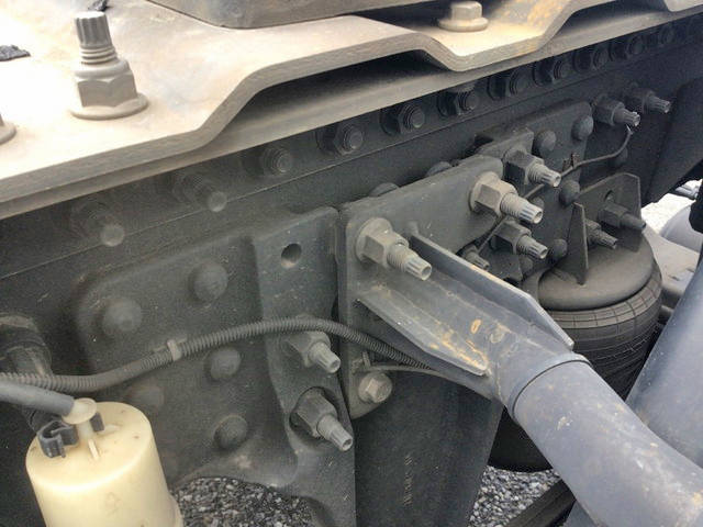 UDトラックスクオントレーラーヘッド（トラクターヘッド）大型（10t）[写真19]