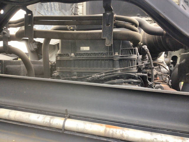 UDトラックスクオントレーラーヘッド（トラクターヘッド）大型（10t）[写真20]