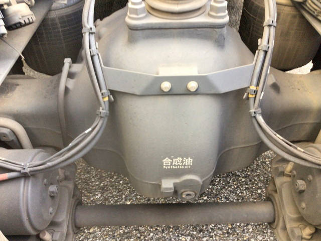 UDトラックスクオントレーラーヘッド（トラクターヘッド）大型（10t）[写真25]