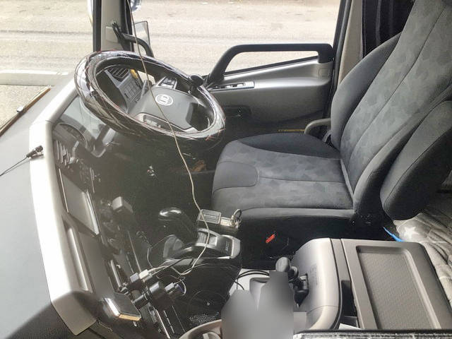 UDトラックスクオントレーラーヘッド（トラクターヘッド）大型（10t）[写真34]