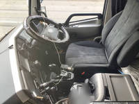 UDトラックスクオントレーラーヘッド（トラクターヘッド）大型（10t）[写真34]