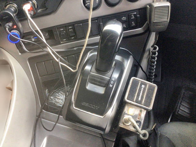 UDトラックスクオントレーラーヘッド（トラクターヘッド）大型（10t）[写真36]