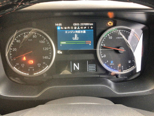 UDトラックスクオントレーラーヘッド（トラクターヘッド）大型（10t）[写真38]