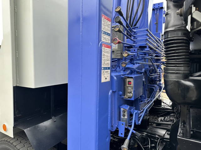 いすゞギガセルフクレーン4段大型（10t）[写真11]