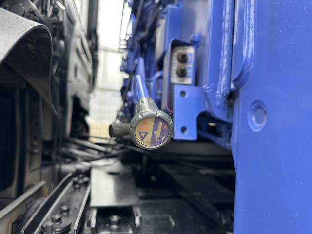 いすゞギガセルフクレーン4段大型（10t）[写真16]