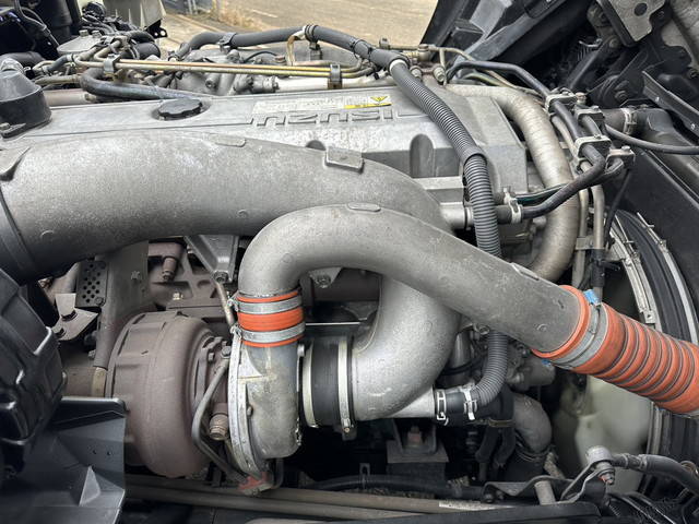 いすゞギガセルフクレーン4段大型（10t）[写真29]