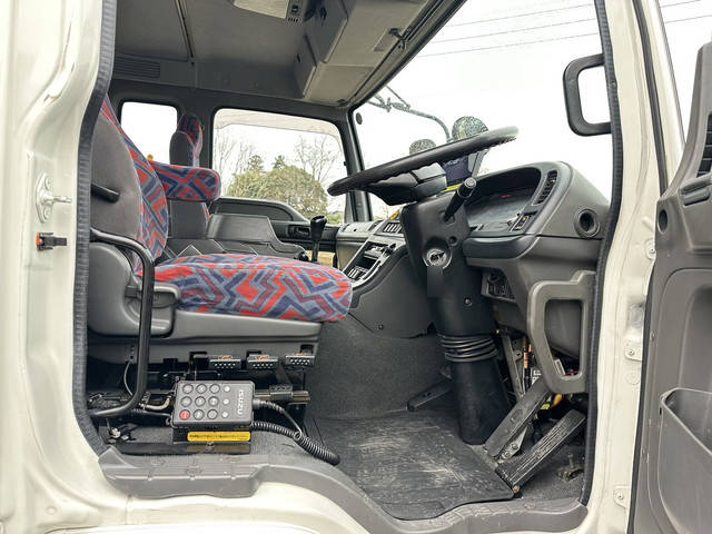 いすゞギガセルフクレーン4段大型（10t）[写真32]