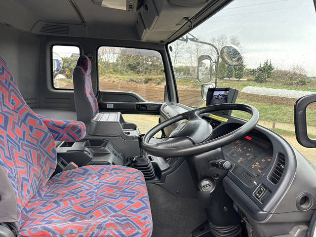 いすゞギガセルフクレーン4段大型（10t）[写真33]