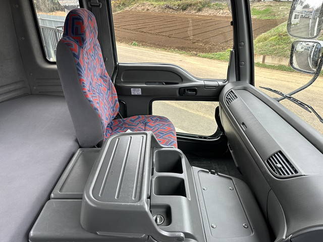 いすゞギガセルフクレーン4段大型（10t）[写真34]