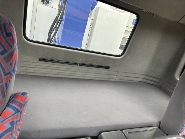 いすゞギガセルフクレーン4段大型（10t）[写真36]