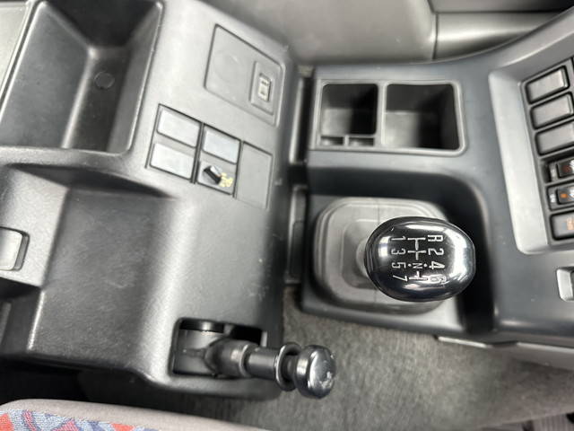 いすゞギガセルフクレーン4段大型（10t）[写真38]