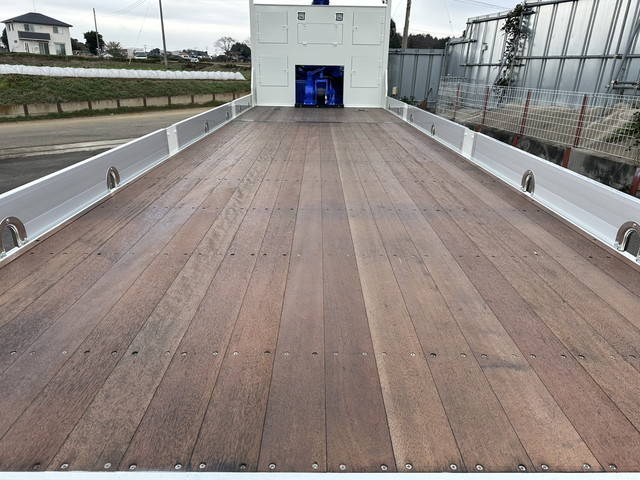 いすゞギガセルフクレーン4段大型（10t）[写真07]