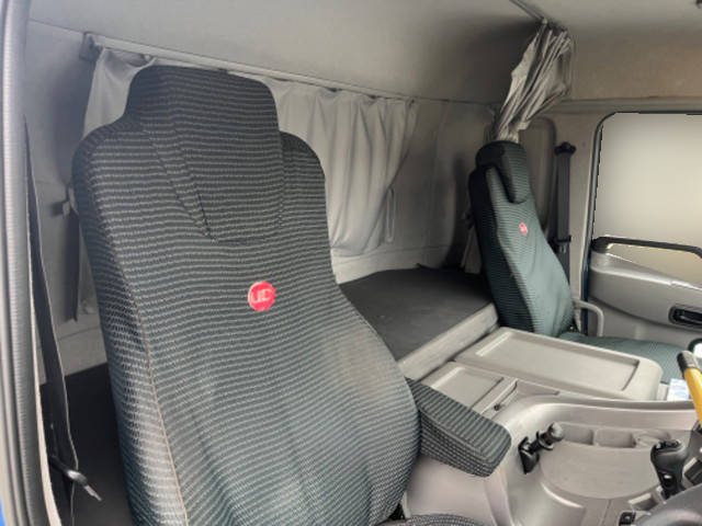 UDトラックスクオンアルミブロック大型（10t）[写真24]