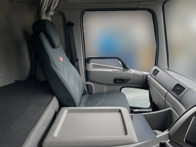 UDトラックスクオンアルミブロック大型（10t）[写真26]