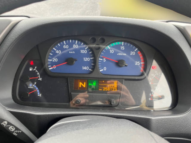 UDトラックスクオンアルミブロック大型（10t）[写真29]