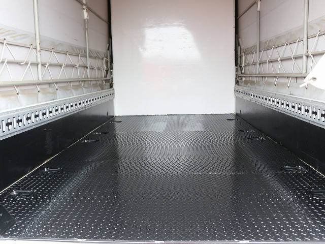 三菱ふそうキャンター幌ウイング小型（2t・3t）[写真13]