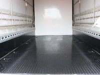 三菱ふそうキャンター幌ウイング小型（2t・3t）[写真13]