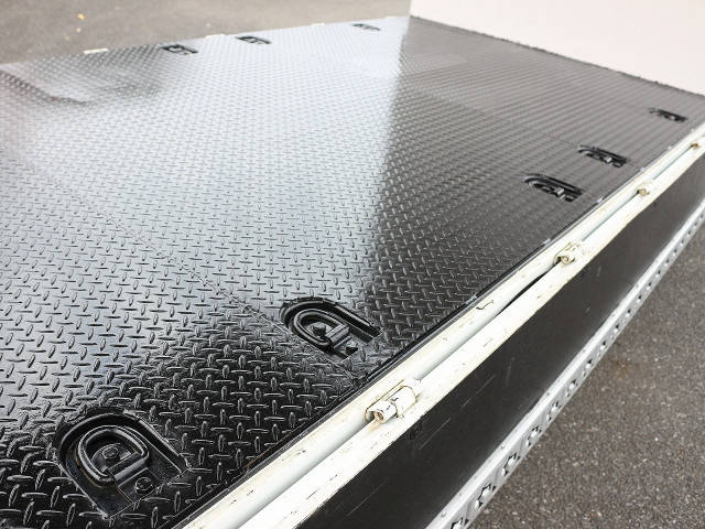 三菱ふそうキャンター幌ウイング小型（2t・3t）[写真18]