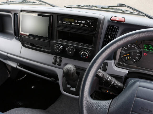 三菱ふそうキャンター幌ウイング小型（2t・3t）[写真21]