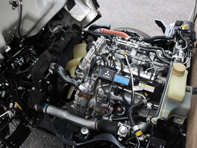 三菱ふそうキャンター幌ウイング小型（2t・3t）[写真28]