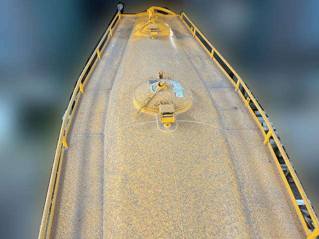 UDトラックスクオンバルク車（粉粒体運搬車）大型（10t）[写真10]