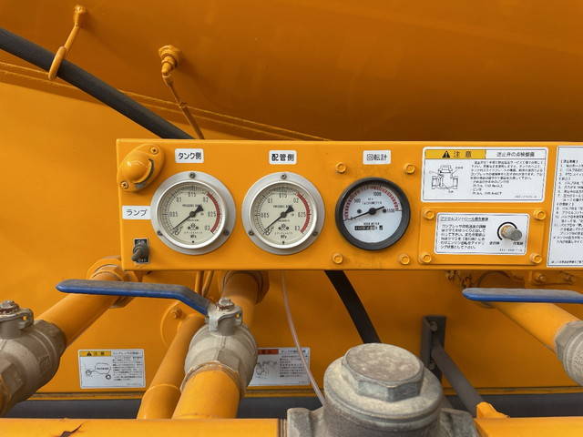 UDトラックスクオンバルク車（粉粒体運搬車）大型（10t）[写真14]