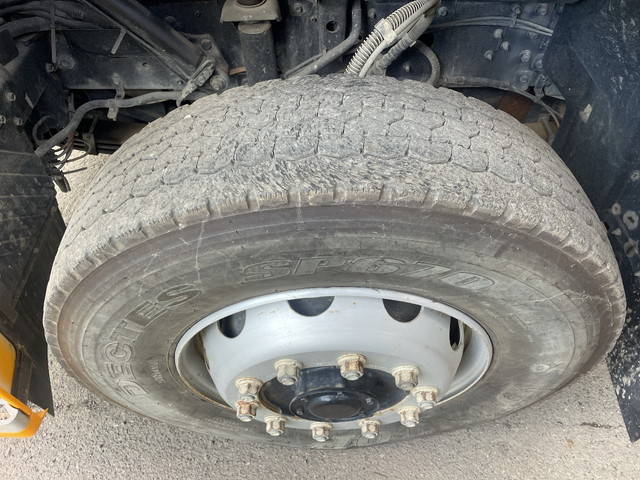 UDトラックスクオンバルク車（粉粒体運搬車）大型（10t）[写真17]