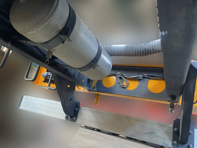 UDトラックスクオンバルク車（粉粒体運搬車）大型（10t）[写真22]