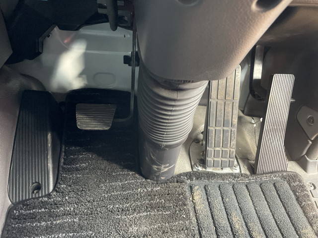 UDトラックスクオンバルク車（粉粒体運搬車）大型（10t）[写真32]