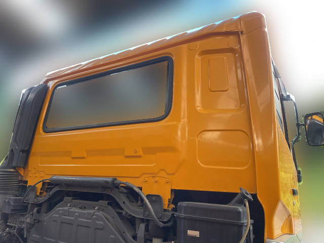 UDトラックスクオンバルク車（粉粒体運搬車）大型（10t）[写真06]